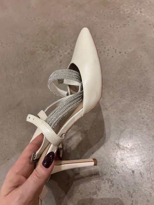 Обувки с ток почти нови