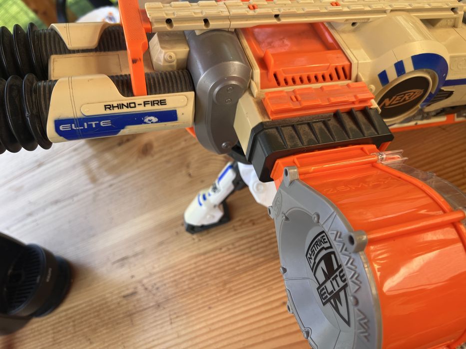 Vand colectie blastere nerf electrice + accesorii