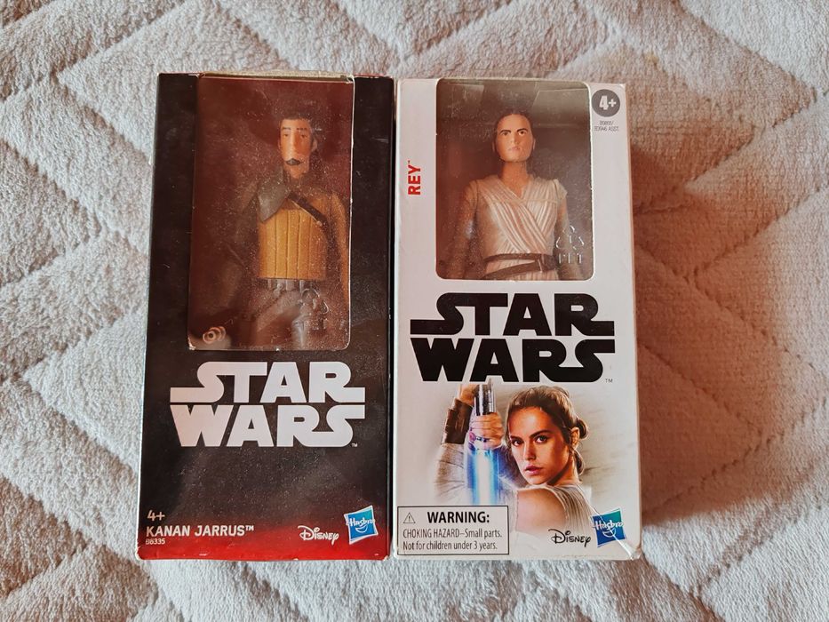 vand doua figurine STAR WARS ,, noi in cutie ,,