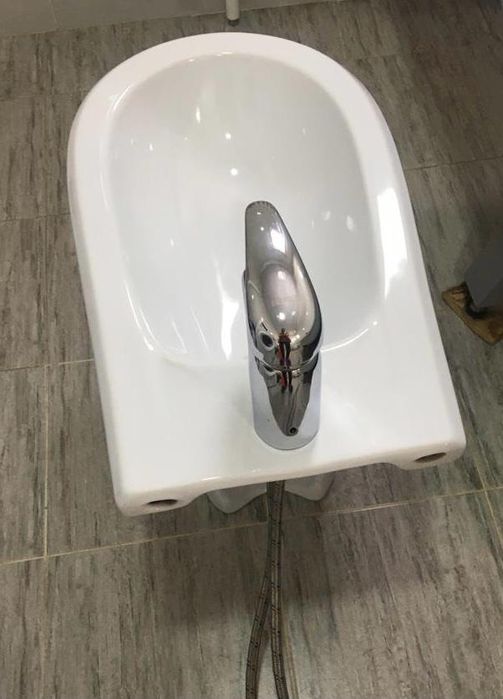 Фарфоровый биде в отличном состоянии