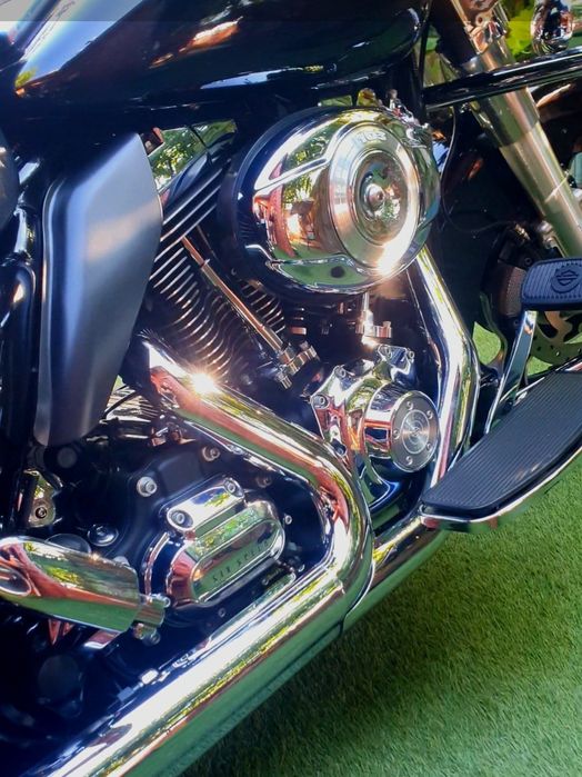 Harley-Davidson streed glide vând/schimb cu Breakout
