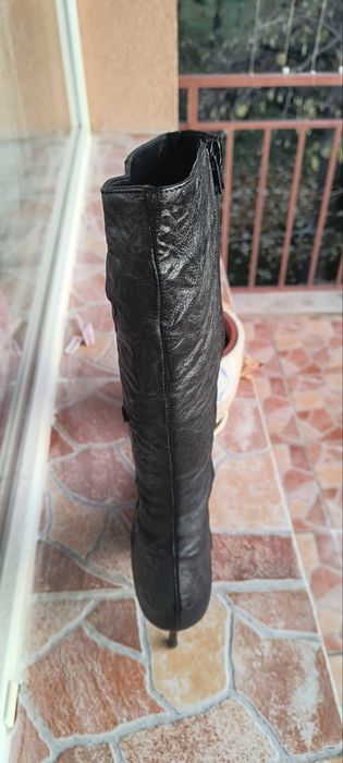 Продавам дамски кожени ботуши от естествена кожа