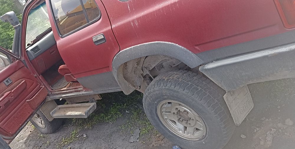 Toyota Hilux surf 130.