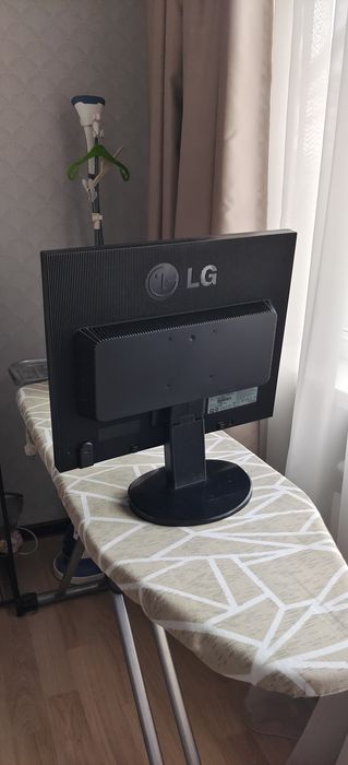 Монитор LG бывший в употреблении