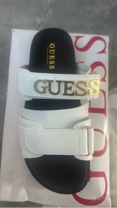 Новые сандали  Guess, белые