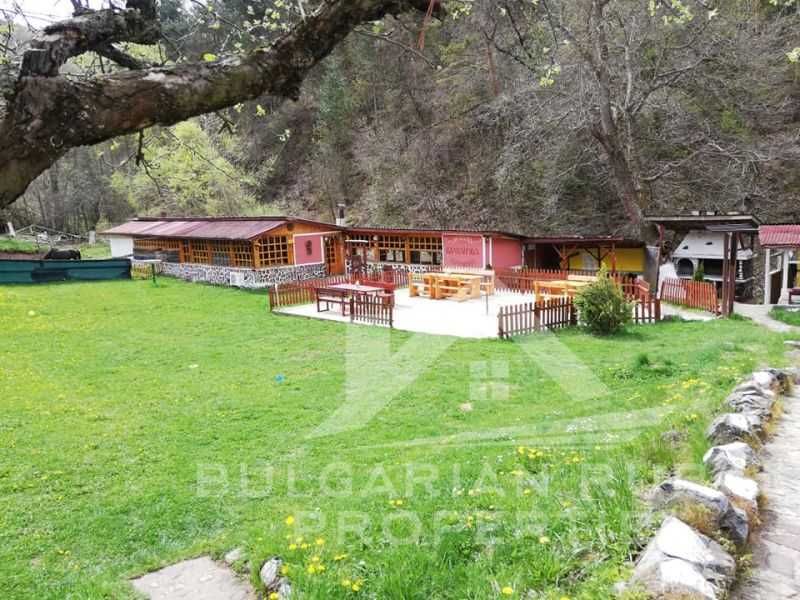 Продава се Хотел в с. Осеновлаг, Област София-област - 1200 кв.м за 375 €/кв.м - Снимка #3