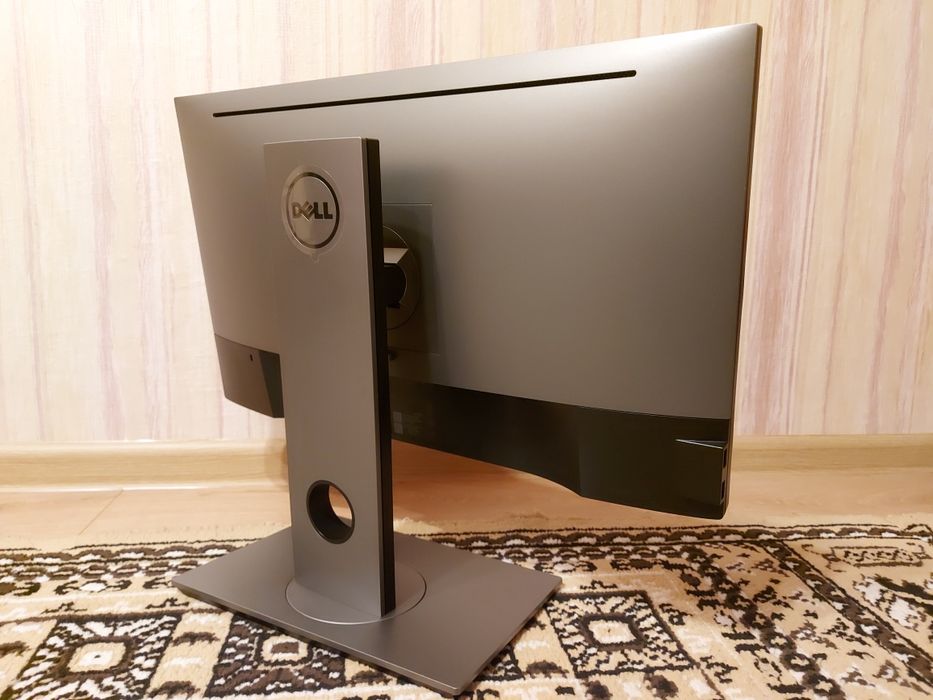 Монитор Dell
Ultrasharp U2520D