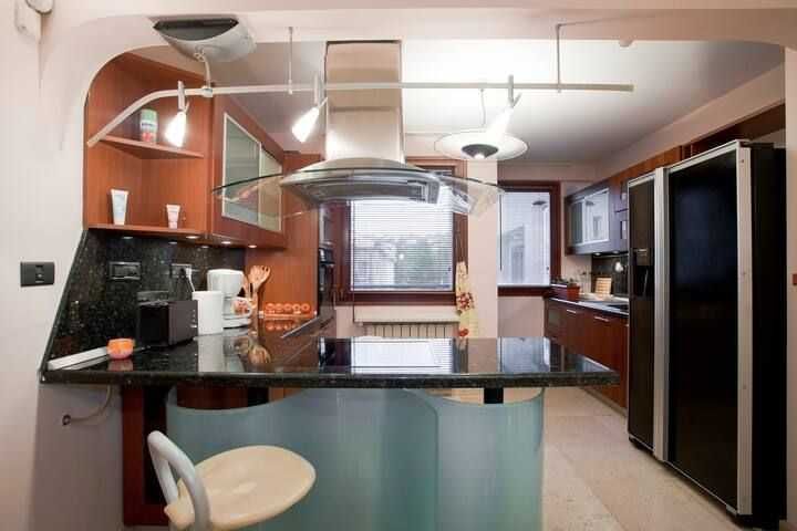 Дава се под наем Мезонет в София, Хиподрума - 130 кв.м за 847.62 € - Снимка #1