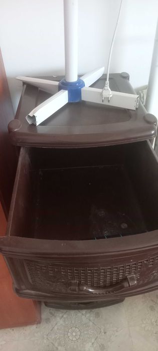 Шкафы, тумбочки срочно продам