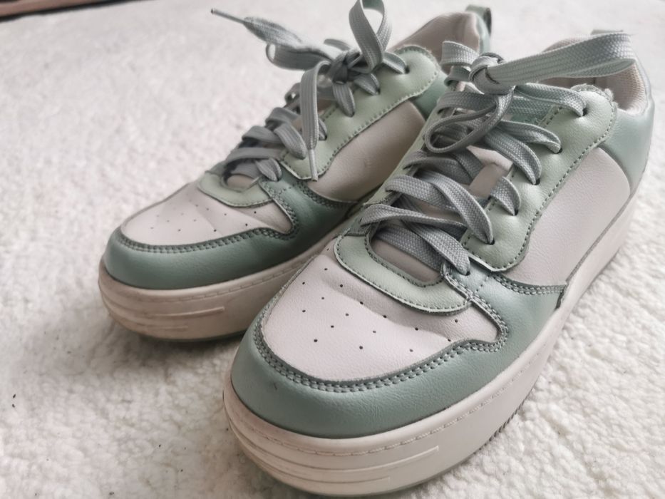 Adidași pull & bear