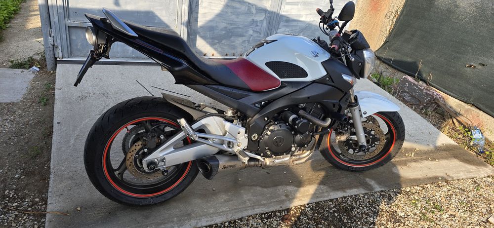 Suzuki gsr600 naked