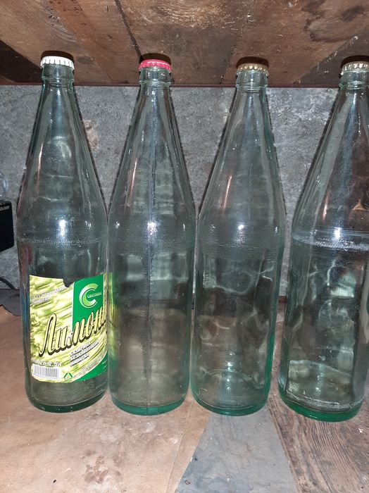 Стъклени бутилки 1 литър.