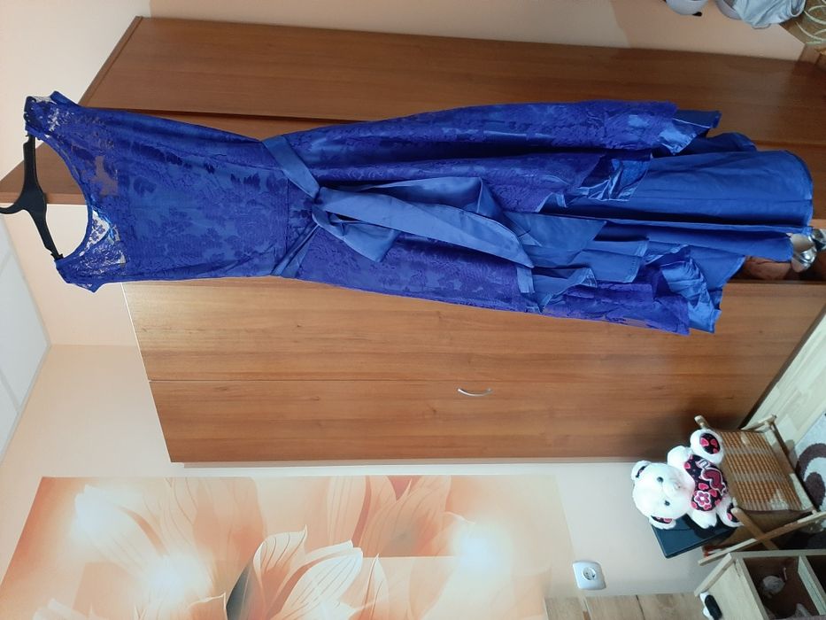 Официална рокля