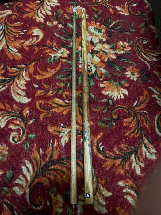 Бильярдный кий продаётся