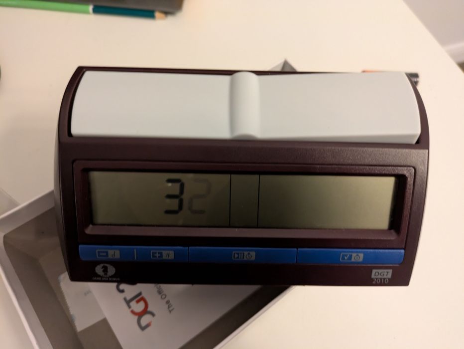 ceas oficial pentru competitii sah DGT 2010