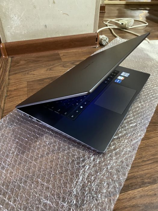 Huawei Matebook Core i5 стильный новом