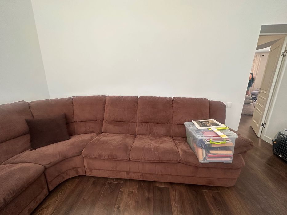 Диван гостиный шоколадного цвета