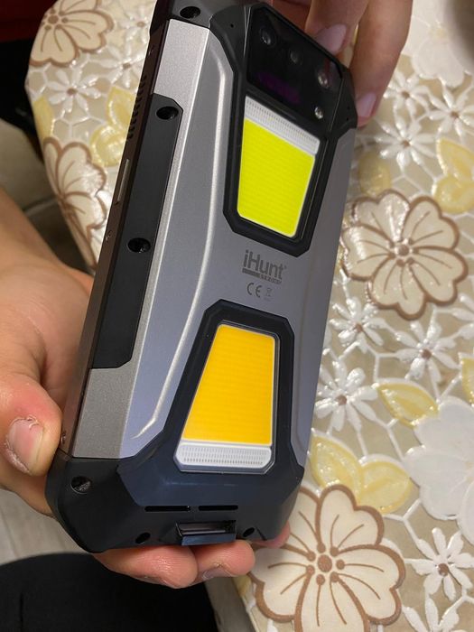 Telefon mobil iHunt Tank 2 Pro cu Proiector Video DLP, Dual SIM, 4G, O