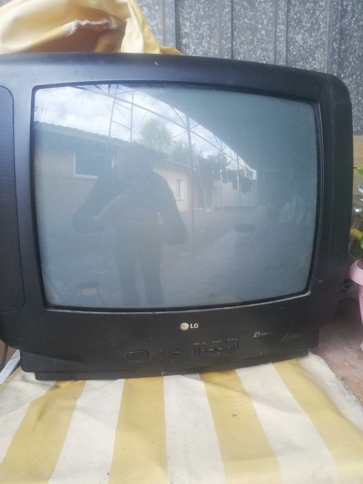 Телевизор LG рабочий..