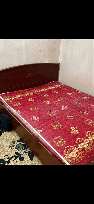 Срочно продаются 4 ковра, 1  большая кровать, 1 двухэтажная кровать