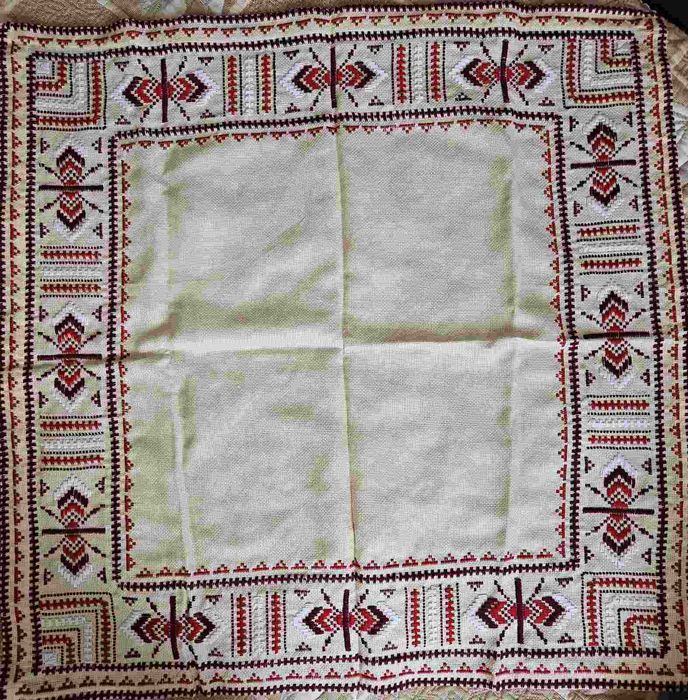 Карета с българска шевица