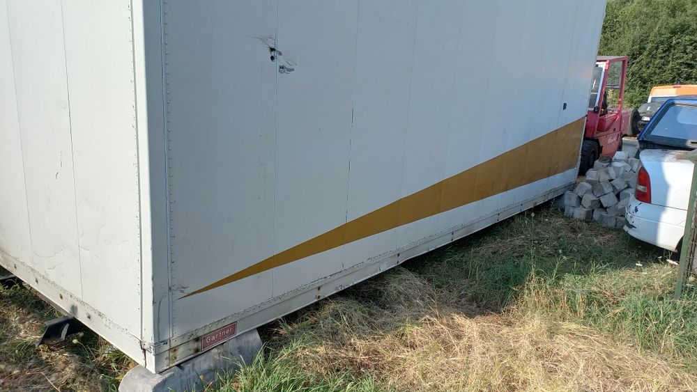 Алуминиев фургон за склад с размери 6.50 на 2.50 на 3.00 висок