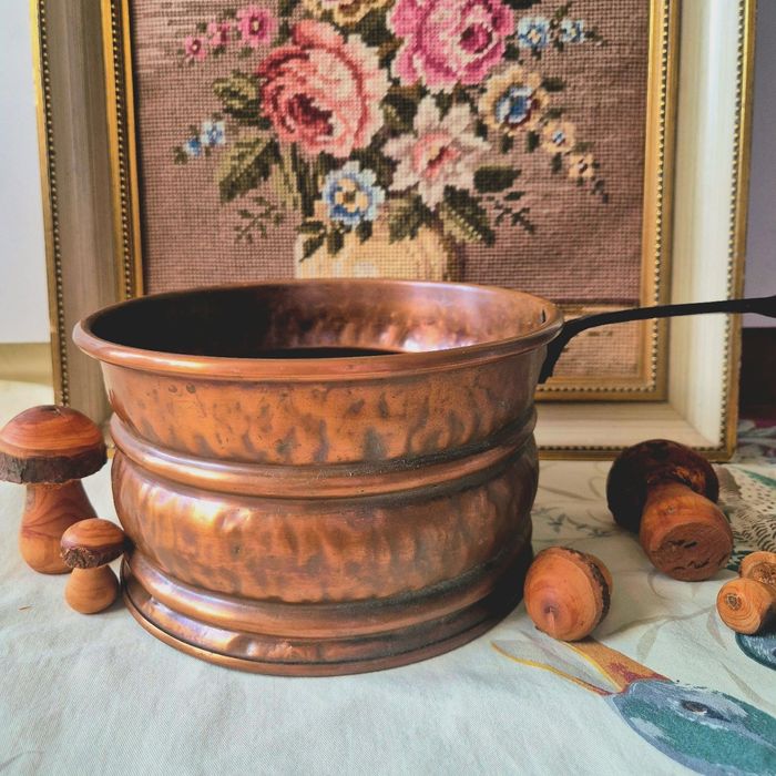 Медна касерола с дръжка от ковано желязо