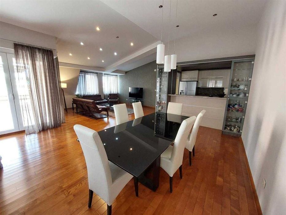 Дава се под наем Тристаен апартамент в Пловдив, Център - 92 кв.м за 453.9 € - Снимка #1