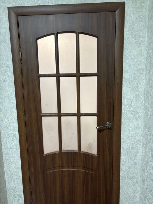 Двери межкомнатные б/у
