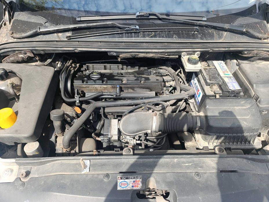 Peugeot 307 2.0i 136 к.с. бензин 2003г. се продава на части