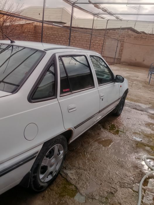 Mashina zo'r idlay sastiyada