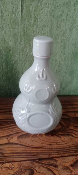 Продам статуэтки, бутылки лфз