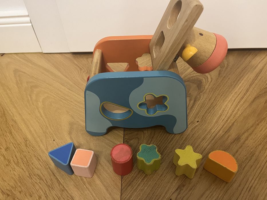 Vand sortator de forme Djeco vacuta Cachatou triunghi patrat