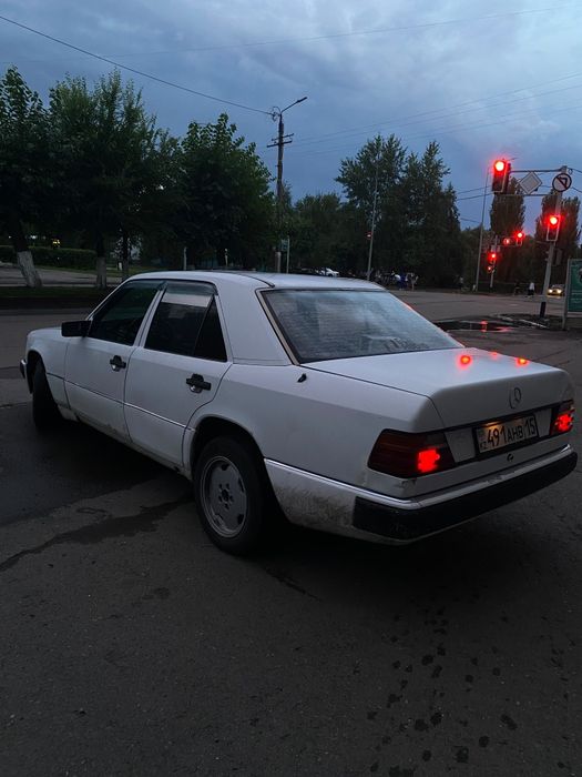 Продам мерс 124 2.3