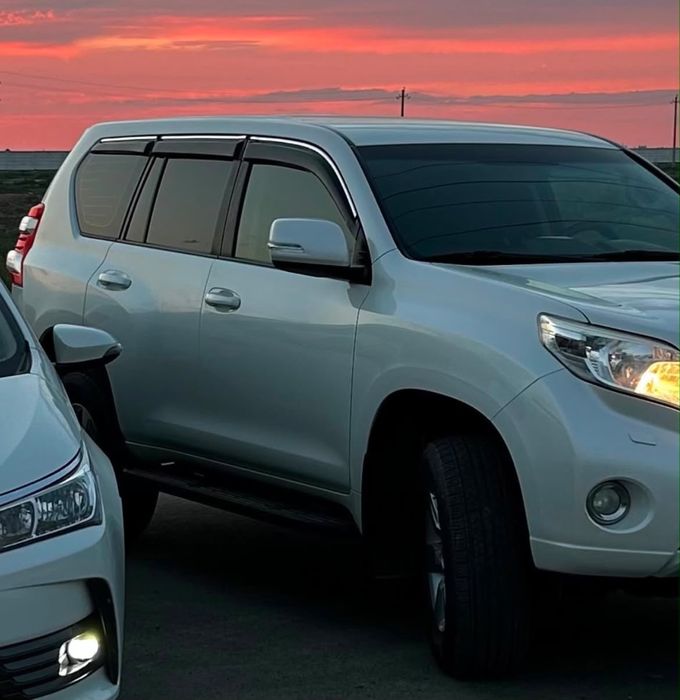 Ветровик Toyota Prado