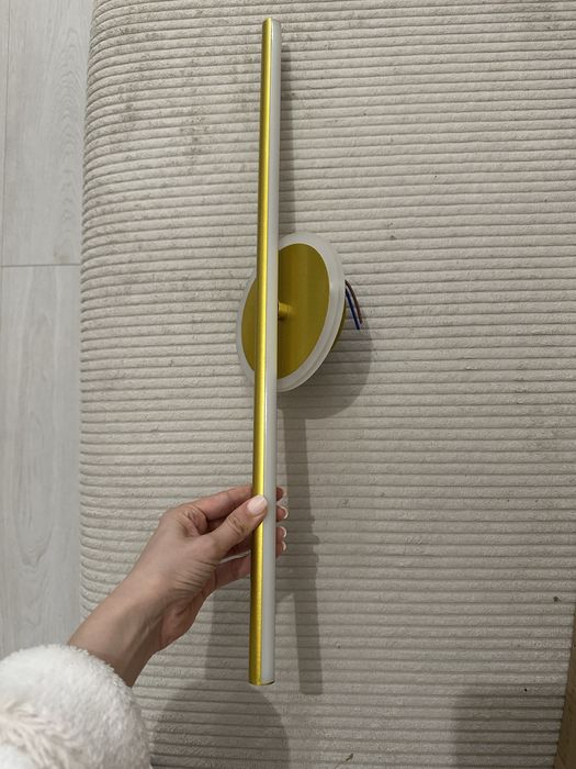 Aplica led noua aurie