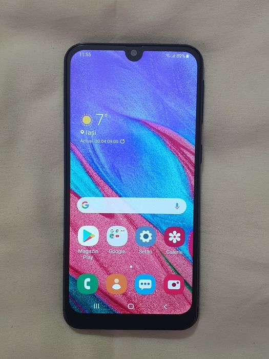 Tel. Samsung A40.