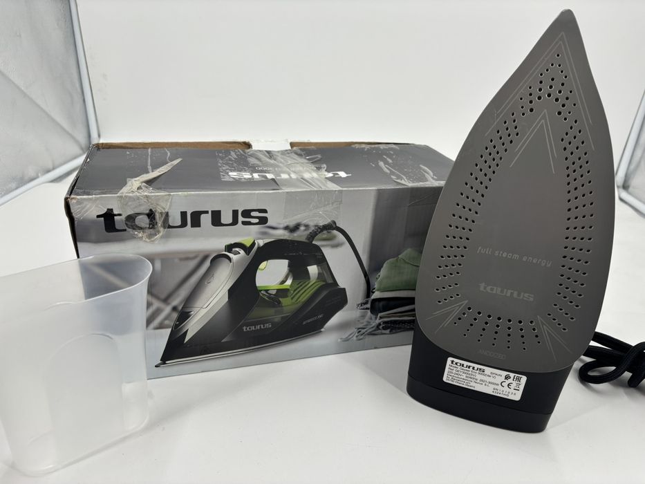 Парна ютия Taurus Geyser Eco 3000. 
Мощност: Максимална мощност от 3000 W за бързо нагряване и ефективно гладене.