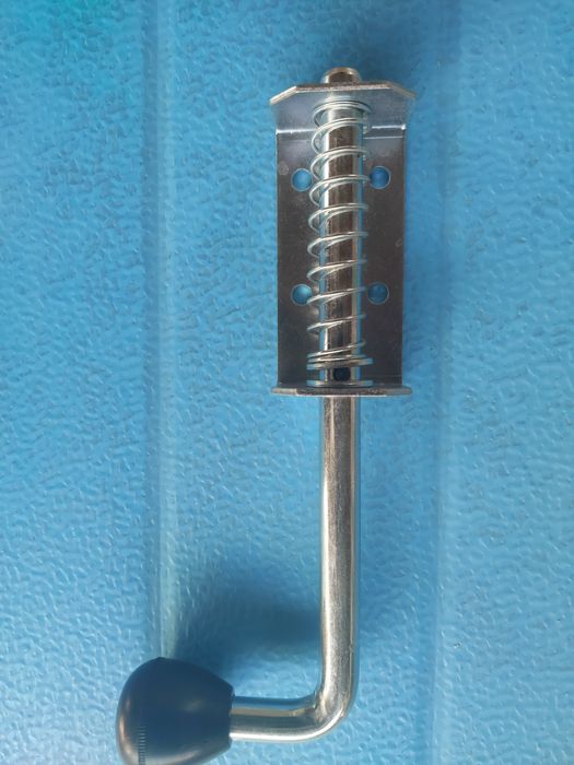 Засов пружинный для ворот