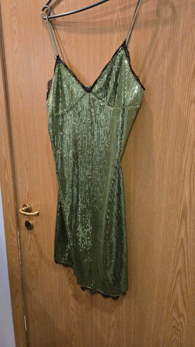 Рокля с пайети Reserved limited collection