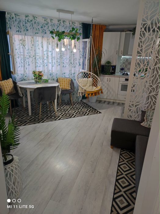 Apartament- renovat complet