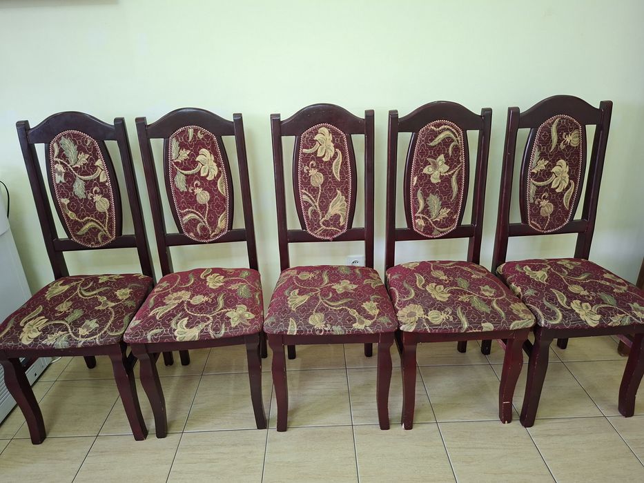 Продаётся стол и 10 стулья