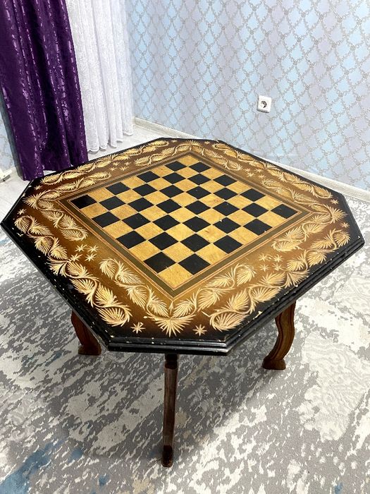 Продам шахматный стол