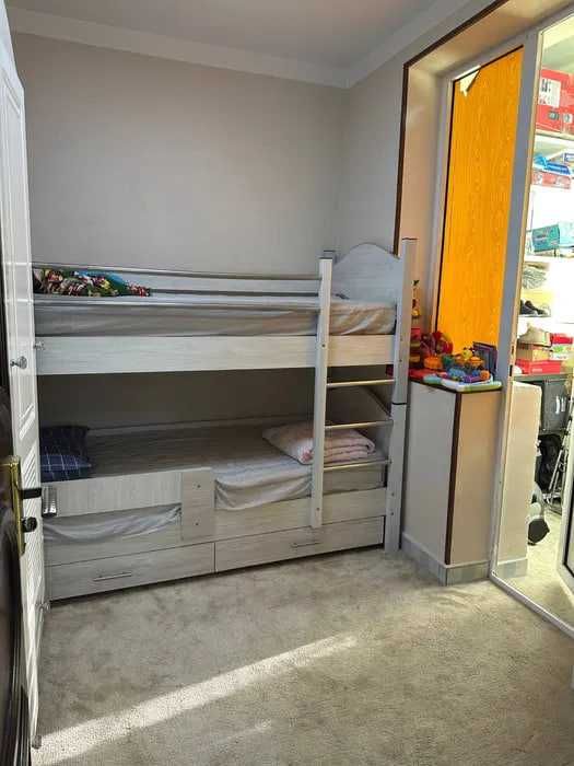 Беруний   3/4/9 Срочно продаётся
3хкомнатная  С ремонтом,