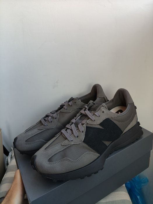 New Balance 327 sneakers culoare verde military cu negru mărimea 43 noi originali