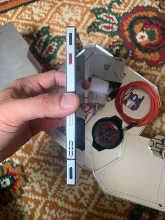 Red magic 8 pro + Tansformers Optimus prime limited edition 16/512 gb