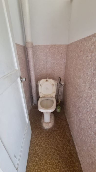 Продаётся 3 х комнатная квартира на втором этаже ориентир 15 школа