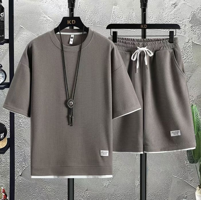 Продам комплект летней одежды