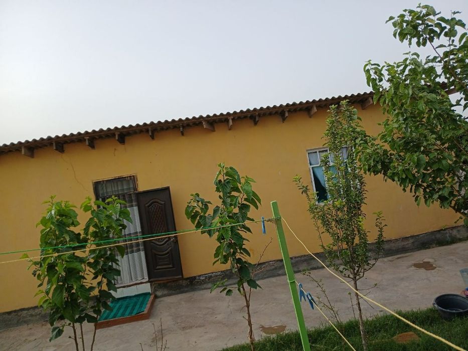 Uy sotiladi srochna sotoladi