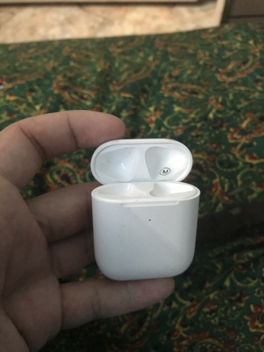 Продаю airPods  хорошие